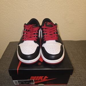 Nike Men's Black and Red Sneakers